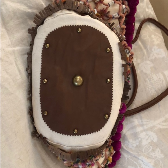 Figue Shoulder bag. 11” H x 20” W - Picture 4 of 5